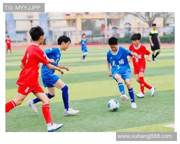 小小足球承载大梦想少年心中的绿茵场与未来的希望之旅